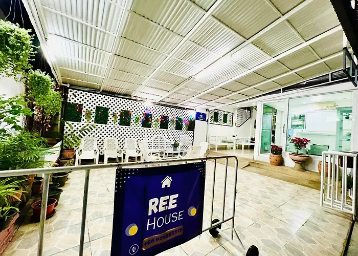 Pensión Reehouse 3*