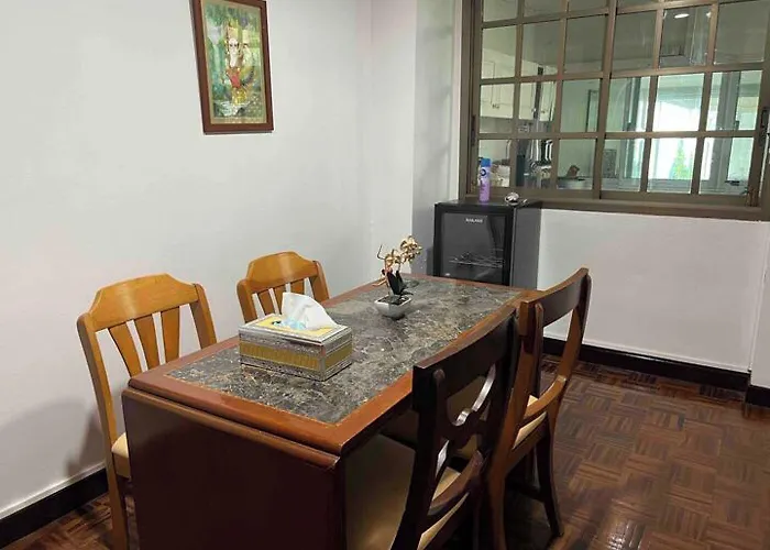 Pensión Reehouse 3*